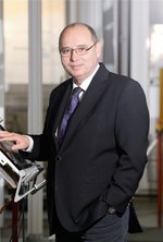 Dekan Prof. Dr.-Ing. Dieter Schramm