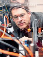 Scientific Director: Prof. Dr. Christof Schulz