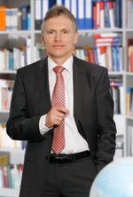 Dean: Prof. Dr. Volker Clausen